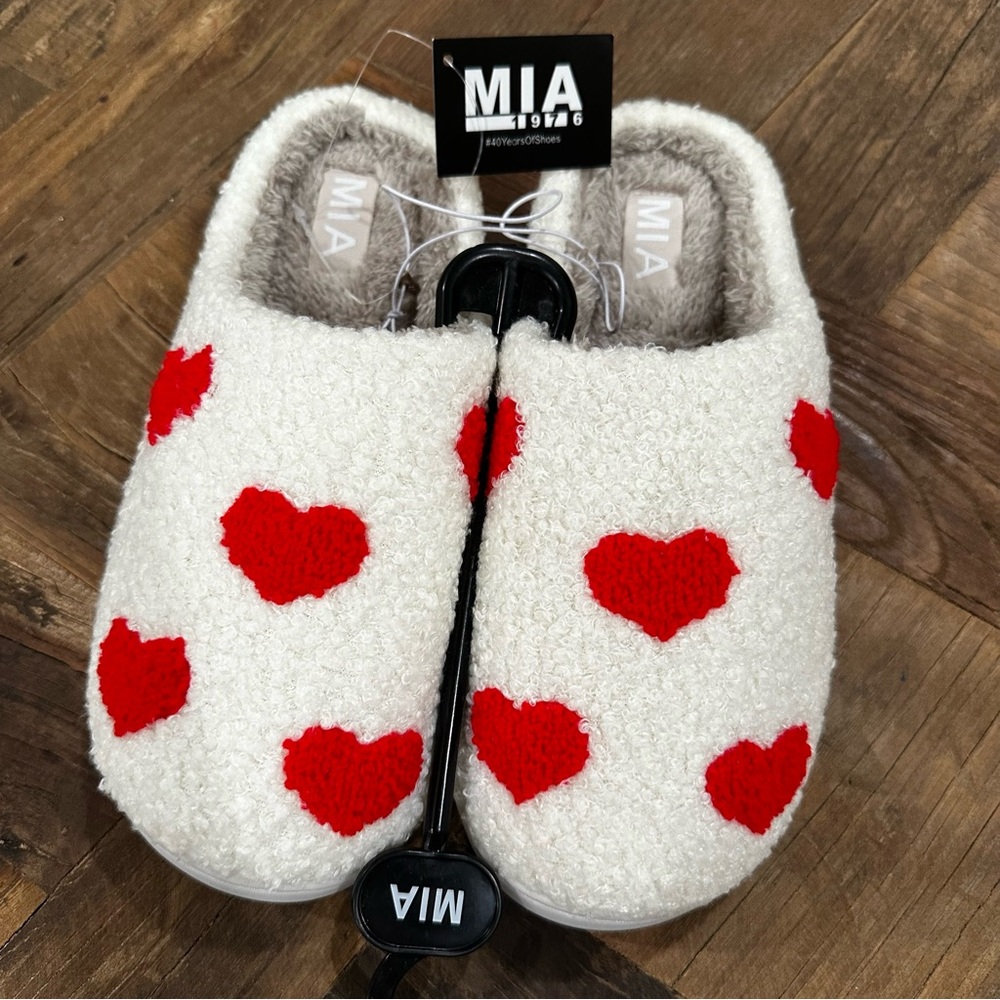 MIA ❤️ Red Heart ❤️ Slippers Red Hearts on White